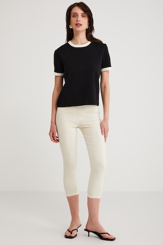 Ethıquet Ashley Kadın %100 Organik Pamuk Biyeli Regular Fit Normal Kalıp Bisiklet Yaka Ekru T-shirt Siyah