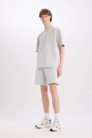 DeFacto Slim Fit Dar Kesim Dar Paça Basic Düz Şort B8674AX25SPGR184