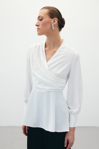 Sateen Boncuklu Yaka Kruvaze Bluz - Ekru-135913 Ekru