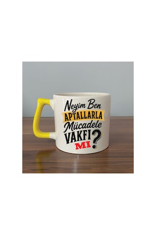Neyim Ben Aptallarla Mücadele Vakfı Mı Baskılı Siyah Kulplu Prime Kupa - Komik Hediye Bardak Fincan Prime Kupa - Sarı Kulp