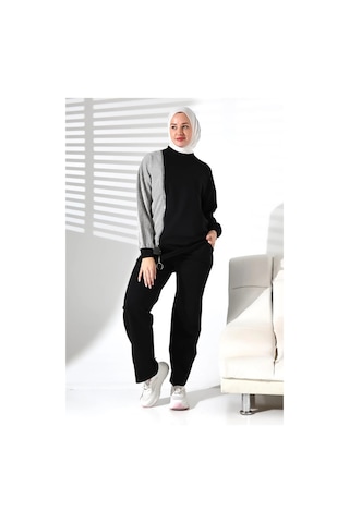 Kadın Mevsimlik Alt Ve Üst Rahat Siyah Spor Tesettür Takım Siyah
