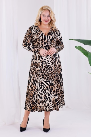 Kadın Kahve Leopar Desen Kruvaze Yaka Büyük Beden Esnek Maxi Elbise Kahverengi