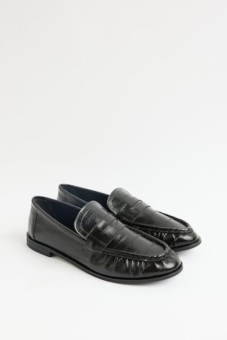 Lutvelizade Loafer 2517 Klasik Deri Görünümlü Oval Burun Siyah Su Yolu Kadın Loafer