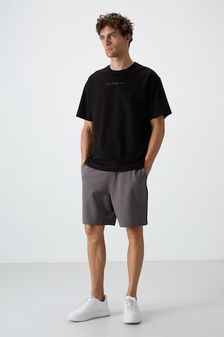 Air Jones Tommy Life Siyah Pamuklu Kalın Yüzeyi Dokulu Oversize Fit Baskılı Erkek T-shirt - 88364 Siyah