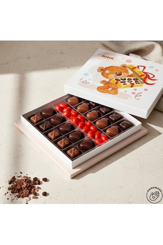 Nutat Çikolata Sevimli Ayıcık Kutu Sevgililer Günü Spesiyal Çikolata 340 Gr. Nutat Çikolata Sevimli Ayıcık Kutu Sevgililer Günü Spesiyal Çikolata 340 Gr.