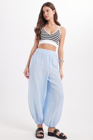 Tudors Kadın Slim Fit Dar Kesim Sırtı Çapraz Bağlamalı Askılı V Yaka Çizgili Ekru Crop -51087