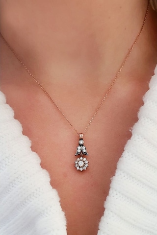 Çiçek Figürlü 925 Ayar Gümüş Otantik Minimal Kolye