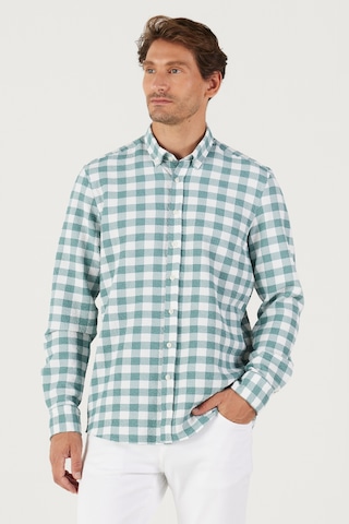 AC&Co / Altınyıldız Classics Erkek BEYAZ YESIL Slim Fit Dar Kesim Düğmeli Yaka Gofre Desenli Gömlek Beyaz - Yeşil