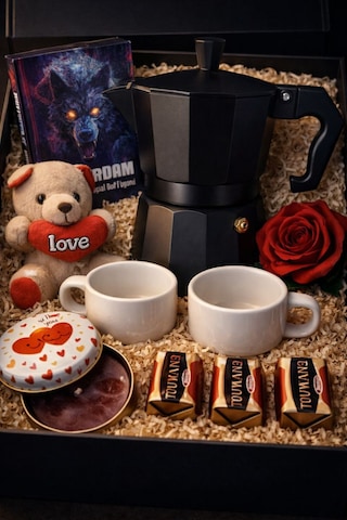 Sevgiliye Özel Kahve Hediye Seti Siyah Moka Pot 3 Cup , 2'li Fincan, Kurtadam Oyunu Ve Kokulu Mum Standart