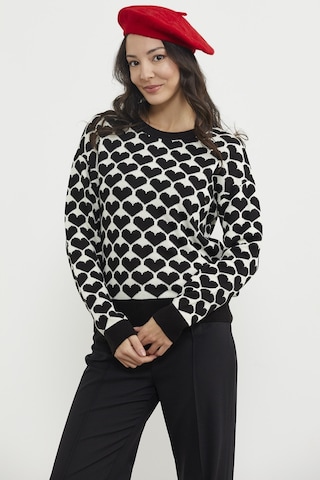 Kalp Desenli Sıfır Yaka Triko Kazak - Siyah 001
