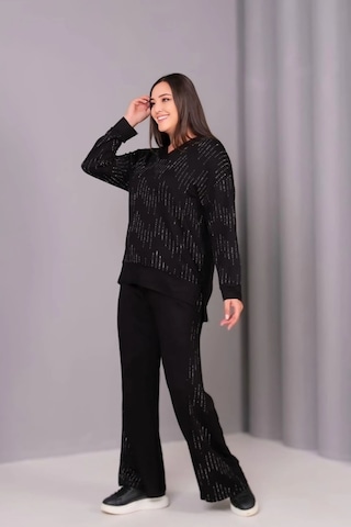 Önü Taş Baskılı Yırtmaçlı Takım Siyah