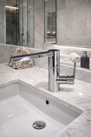 Modern Tek Kollu Krom Lavabo Bataryası Banyo Musluğu Aç-kapa Döner Boru Sıcak Soğuk