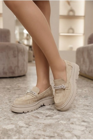 Shoetek Redva Kadın Makosen Ayakkabı Önden Zincir Taşlı Bej Süet