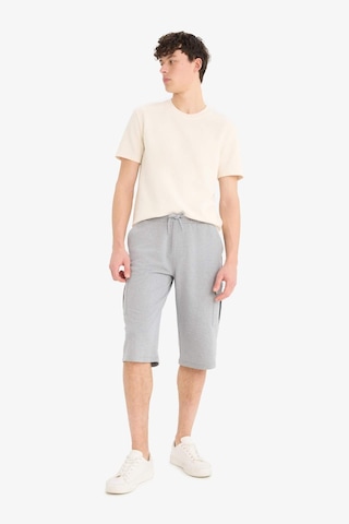 DeFacto Slim Fit Dar Kesim Kargo Cepli Basic Düz Kapri Şort T4693AZ25SMGR210