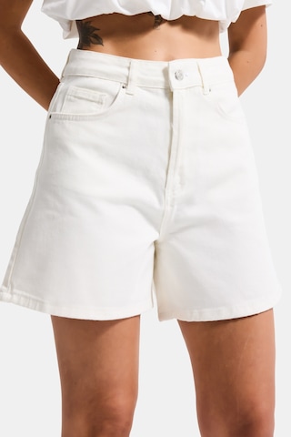 Itsbasic Kadın Kırık Beyaz Diana 7s6-101 Mom Fit Midi Boy Denim Şort