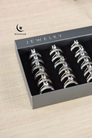 Kadın Taşlı Çift Yüzük Görünümlü Metal Yüzük Uzun Ömürlü,şık Tasarım 24 Lü Kutu Çok Renkli