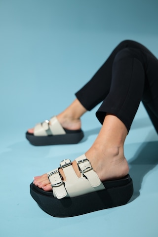Luvishoes Olava Bej Tokalı Kadın Kalın Tabanlı Terlik Bej