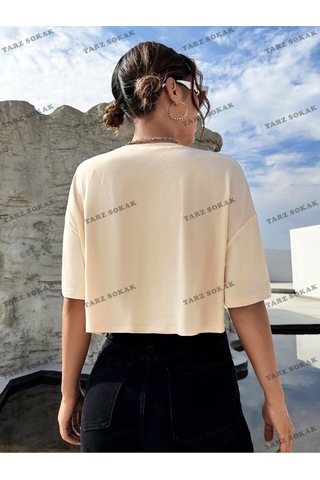 Flood Of Style Crop Ckod-232913 Dalgalı Ve Sloganlı Grafik Kısa Bej