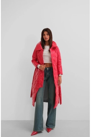 Kemerli Rugan Şişme Maxi Mont Kırmızı