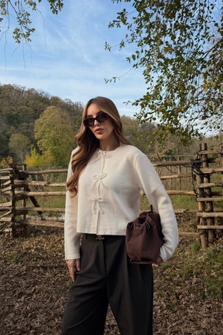 Krem Fiyonk Boncuk Detaylı Hırka - 251072 Krem