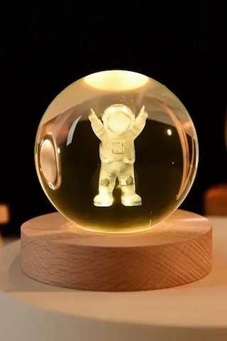 Ledli Usb'li Ahşap Standlı Astronot Küre Temalı Kristal Küre Gün Işığı 3d Oda Masa Ve Gece Lambası Renkli