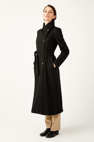 Degaje Yaka Verev Kapamalı Kaban Siyah-siyah Siyah