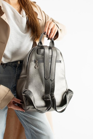 Vegan Deri Kadın Sırt Çantası 35 25 Cm Yağmur İtici Kumaş Mega Bag Günlük Kullanıma Uygun Gümüş