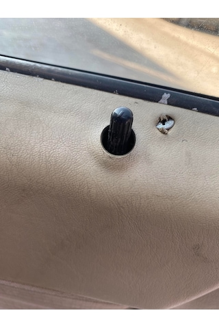 W124-W201 200E-190E KAPI KİLİT BUTON ÇERÇEVESİ