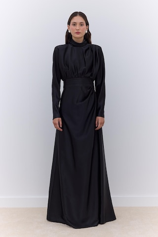 Manuka Saten Omuz Drapeli Abiye Elbise Siyah