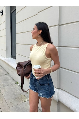 Lea Kayık Yaka Askılı %95 Pamuk Basıc Premıum Tuşe Bluz Tereyağı Sarısı