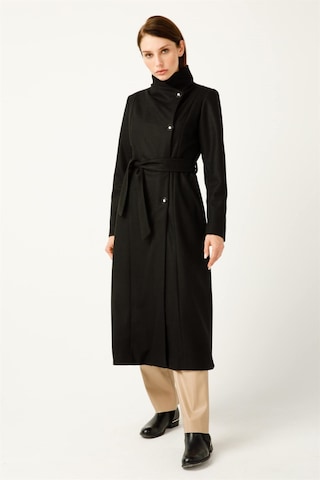 Degaje Yaka Verev Kapamalı Kaban Siyah-siyah Siyah