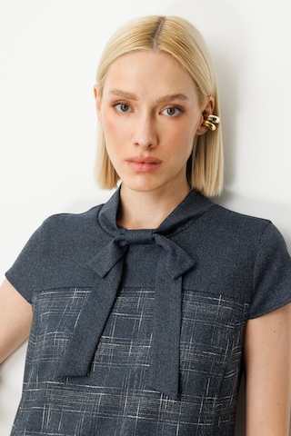 Ekol Kadın Yakası Fiyonk Detaylı Desenli Elbise 4019 Lacivert Lacivert