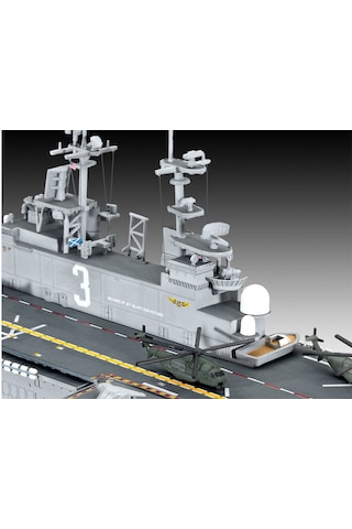 Revell Model Set Gemi Assault Carrier Uss 65178