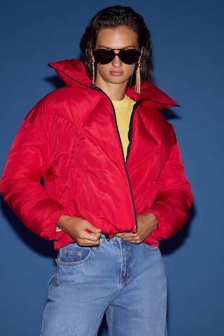 Manon  Kadın Dik Yaka Kapitone Desenli Orta Kalınlıkta Rüzgar Geçirmez Şişme Dış Giyim Kırmızı Mont