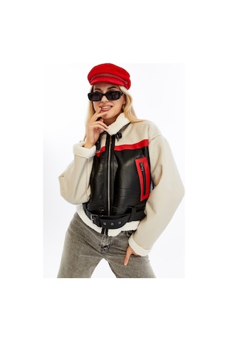 Kadın Siyah Kürklü Tokalı Crop Mont Siyah