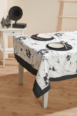 Siyah Beyaz Çiçekli Leke Tutmaz Masa Örtüsü