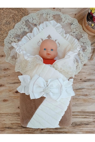 Yenidoğan Wool Yün Kumaş Taç Nakışlı Güpür Duvaklı Fiyonk Prizma Taş Unisex Kundak Bebek Battaniyesi Kahverengi