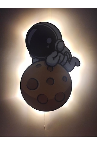 CajuArt Uzanmış Astronot Ahşap Işıklı Çocuk Odası Duvar Tablosu