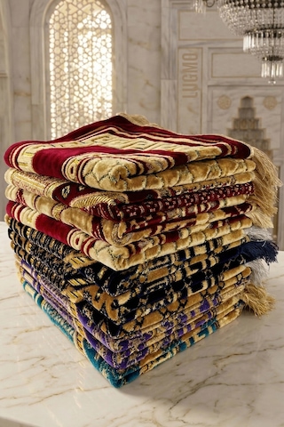 1 Adet Kadife Seccade Karışık Renkli 70cmx110cm 400gr Hac Ve Umre Hediyesi Çok Renkli