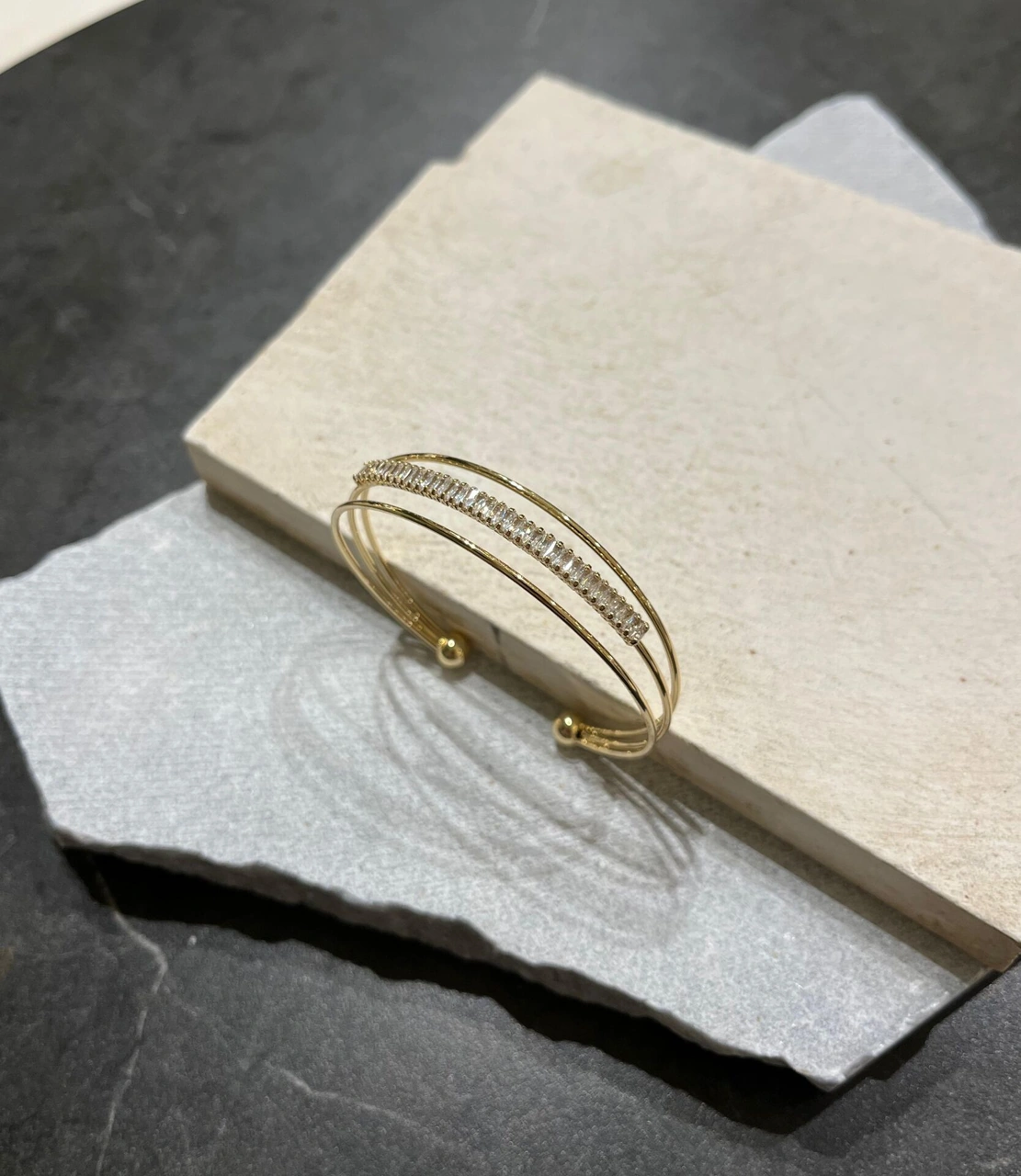 Altın Renkli Üç Sıra Kelepçe Çok Renkli