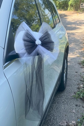 30 Adet Beyaz Siyah Kristal Tül Beyaz Latex Gül Kuyruk Detaylı Düğün Nikah Kına Sünnet Konvoy Süsü Beyaz Siyah