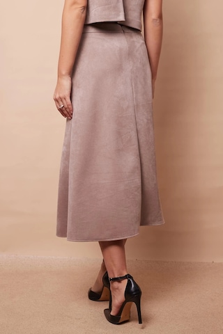 Kadın Hafif Likralı Kadife Kumaş Alman Cepli Dizde Düğmeli Yırtmaçlı Midi Boy Uzun Etek-bej Bej