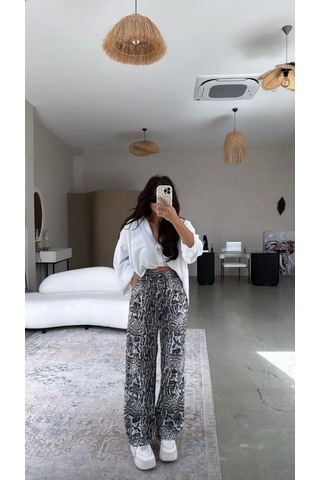 Defymoda Kadın Saten Kumaş Leopar Desenli Pantolon Beyaz