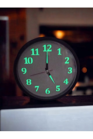 Fosforlu Gece Karanlıkta 5 Saat Parlayan Duvar Saati 22 Cm D4 Siyah - Beyaz