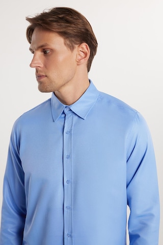 Tudors Slim Fit Kolay Ütü Teri Emen Nefes Alan Doku Kravatlık Dört Mevsim Erkek Gömlek-24896 Mavi