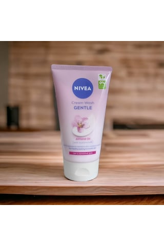 Nivea Almond Oil Kuru ve Hassas Ciltler İçin Yüz Temizleme Kremi 150 ML
