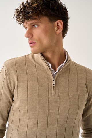 Dikey Dokuma Desenli Fermuarlı Triko Kazak Bej