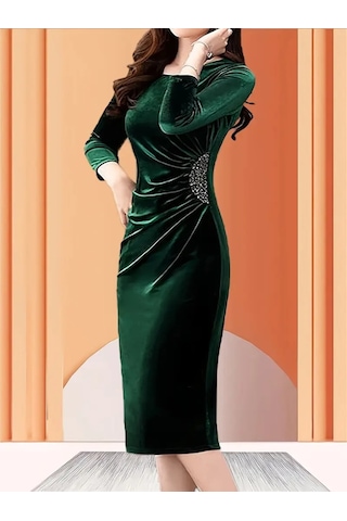 Kadın Uzun Kollu Yakası Açık Yanlardan Büzgülü Taş Detaylı Midi Kadife Elbise Yeşil