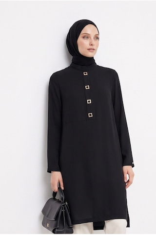 Armine Trend Metal Aksesuar Detaylı Hakim Yaka Tunik Siyah 26yt485