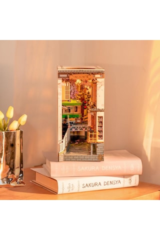 Rolife Tgb01 Sakura Densya Kitap Köşesi Book Nook Dıy Minyatür Maket Model Seti Mini Dollhouse 3d Model Kit Detaylı Dekoratif Hobi Seti 3d Puzzle Tiny House